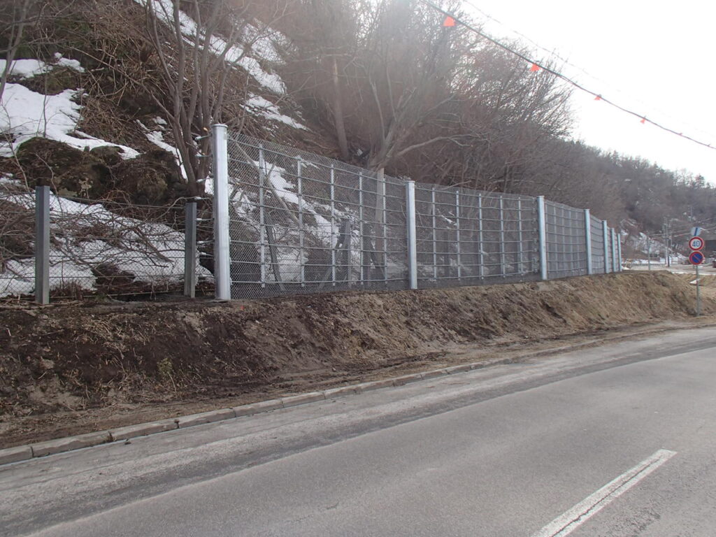 一般国道334号 斜里町 宇登呂落石防護柵設置外一連工事